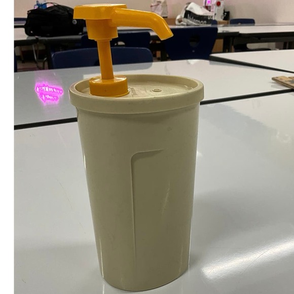 Vintage Tupperware Yellow Mustard Condiments Pump Dispenser - Picture 3 of 6
